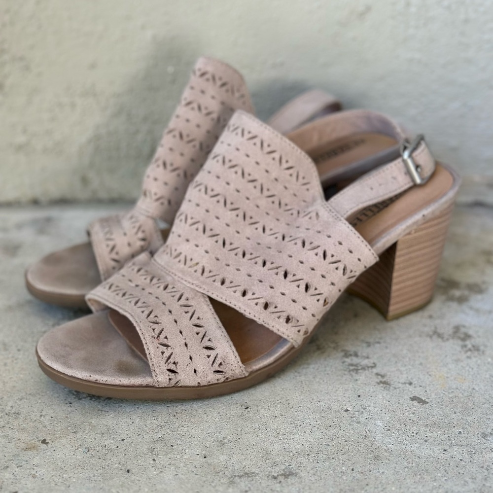 Seychelles Sling Back Beige Heeled Sandals size 9.5